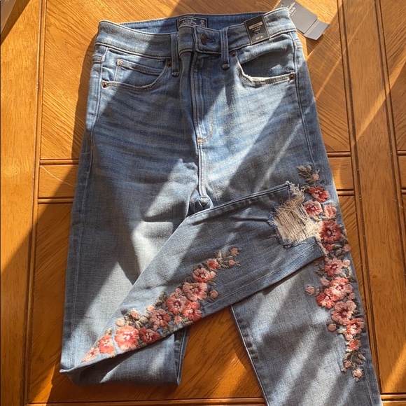 A&F HIGH RISE ANKLE JEANS - Picture 1 of 5